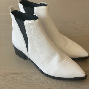 Marc fisher women’s bootie Yale Chelsea